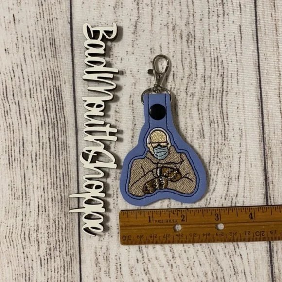 *Bumble Stitch Embroidered Bernie Sanders Mittens Bag Clip Charm - Picture 4 of 4